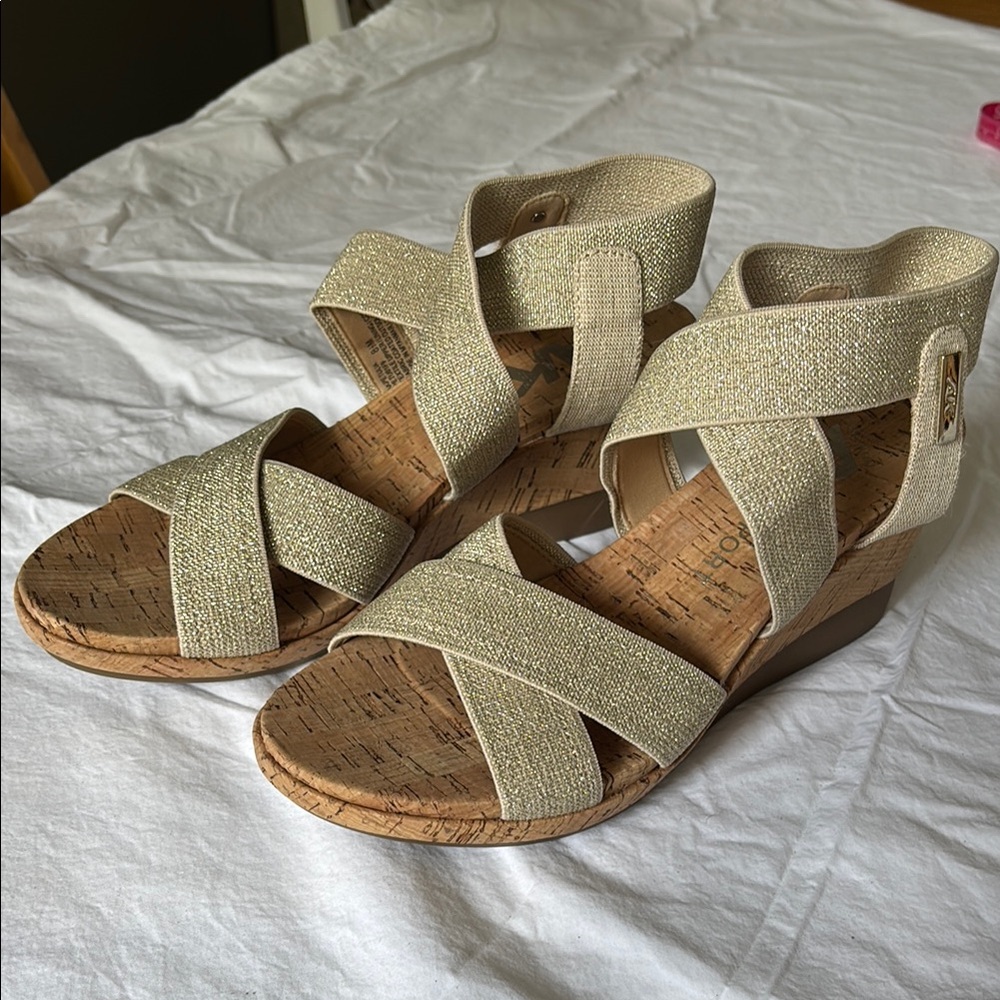 Anne Klein Gold cork Wedges with Elegant Crisscross Design Womens size 8.5